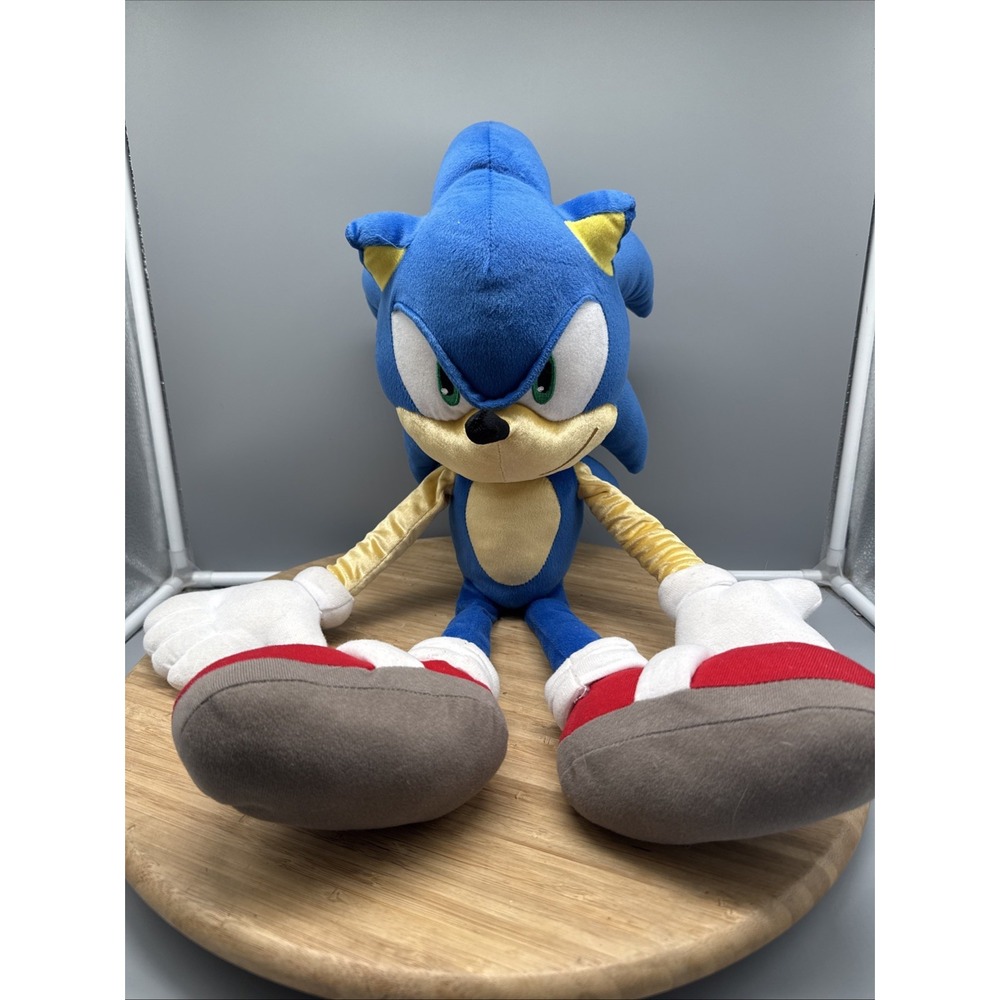 Sega's Sonic the hedgehog video game/movie plush stuffed animal toy 22"